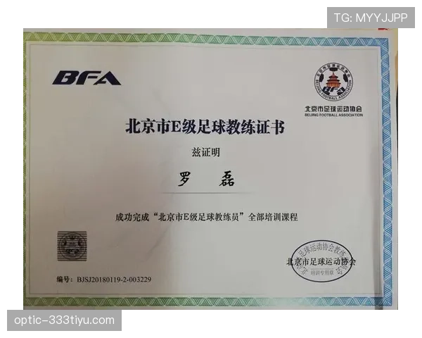 耳机裁判系统如何影响场上判罚？揭秘足球裁判的实时沟通规则